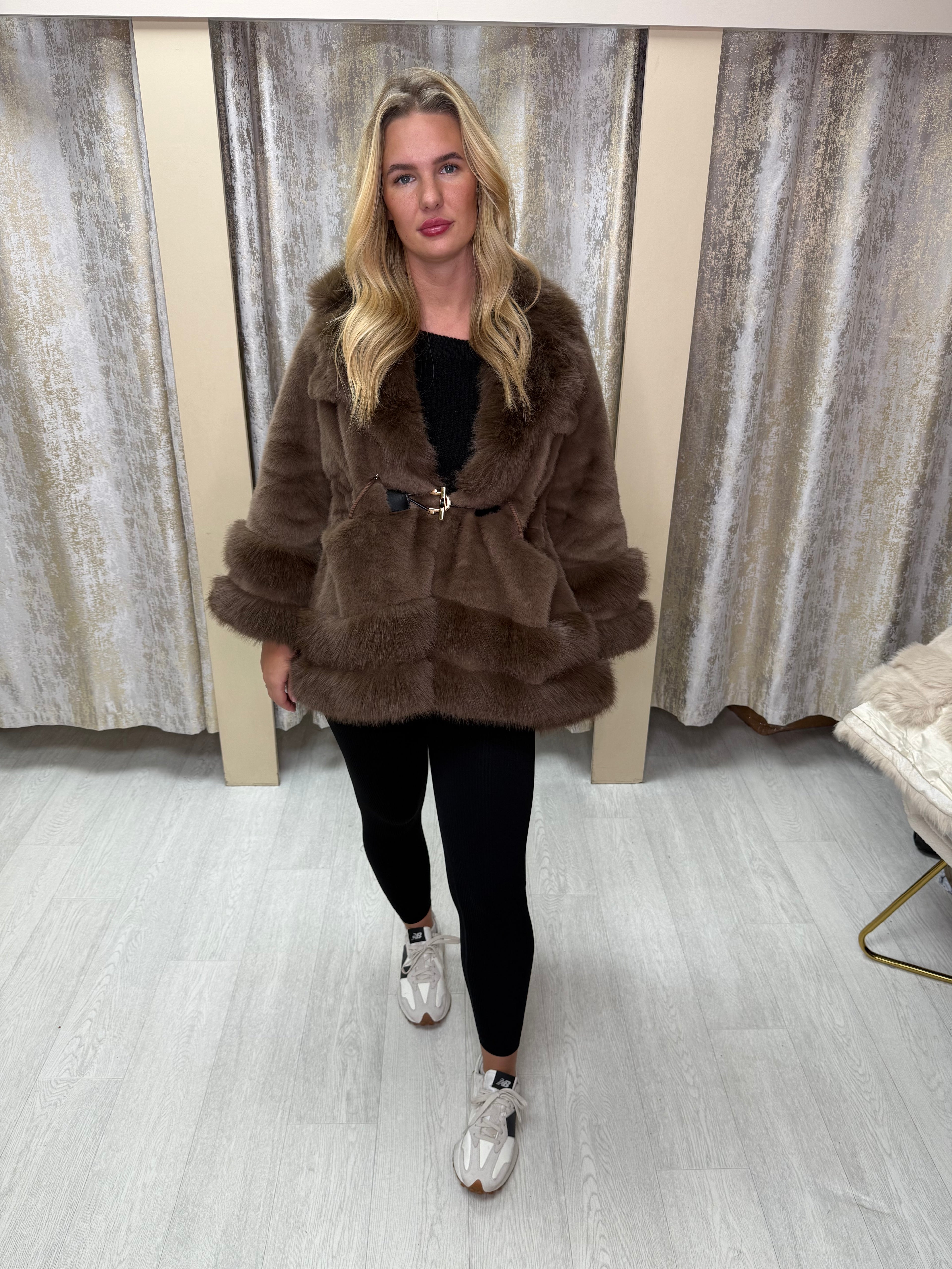 Elegant Faux Fur Trim Poncho