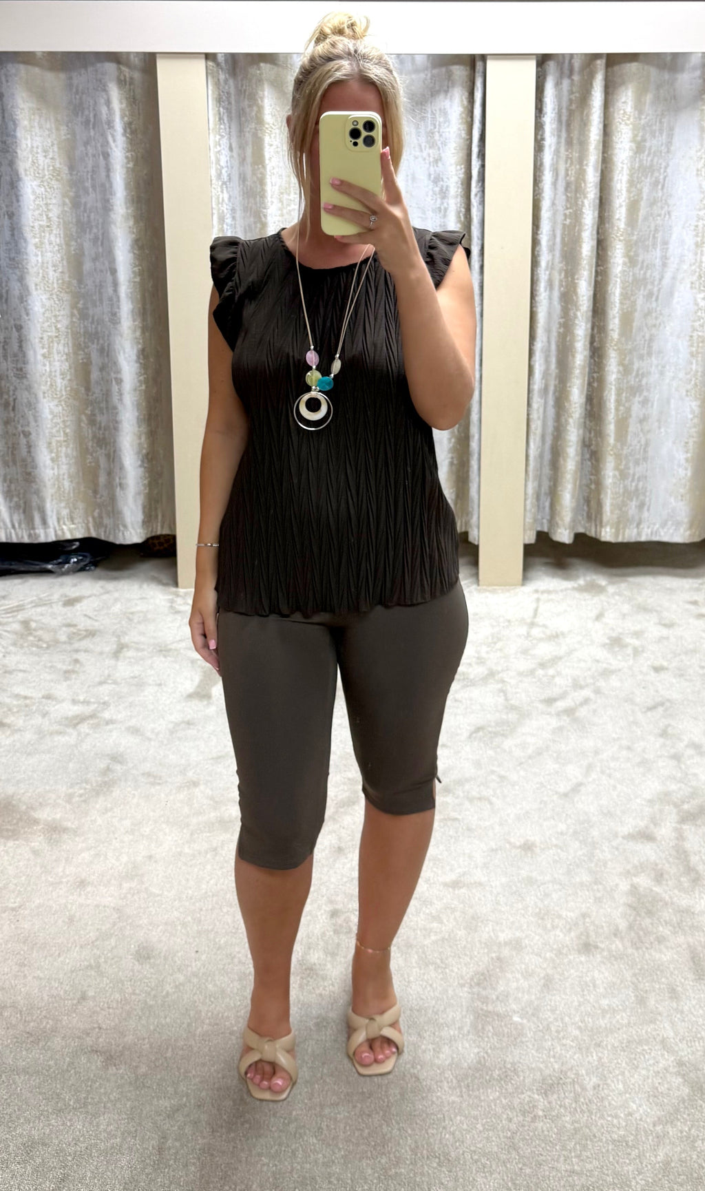 Frill Sleeve Detail Pleated Top With Necklace