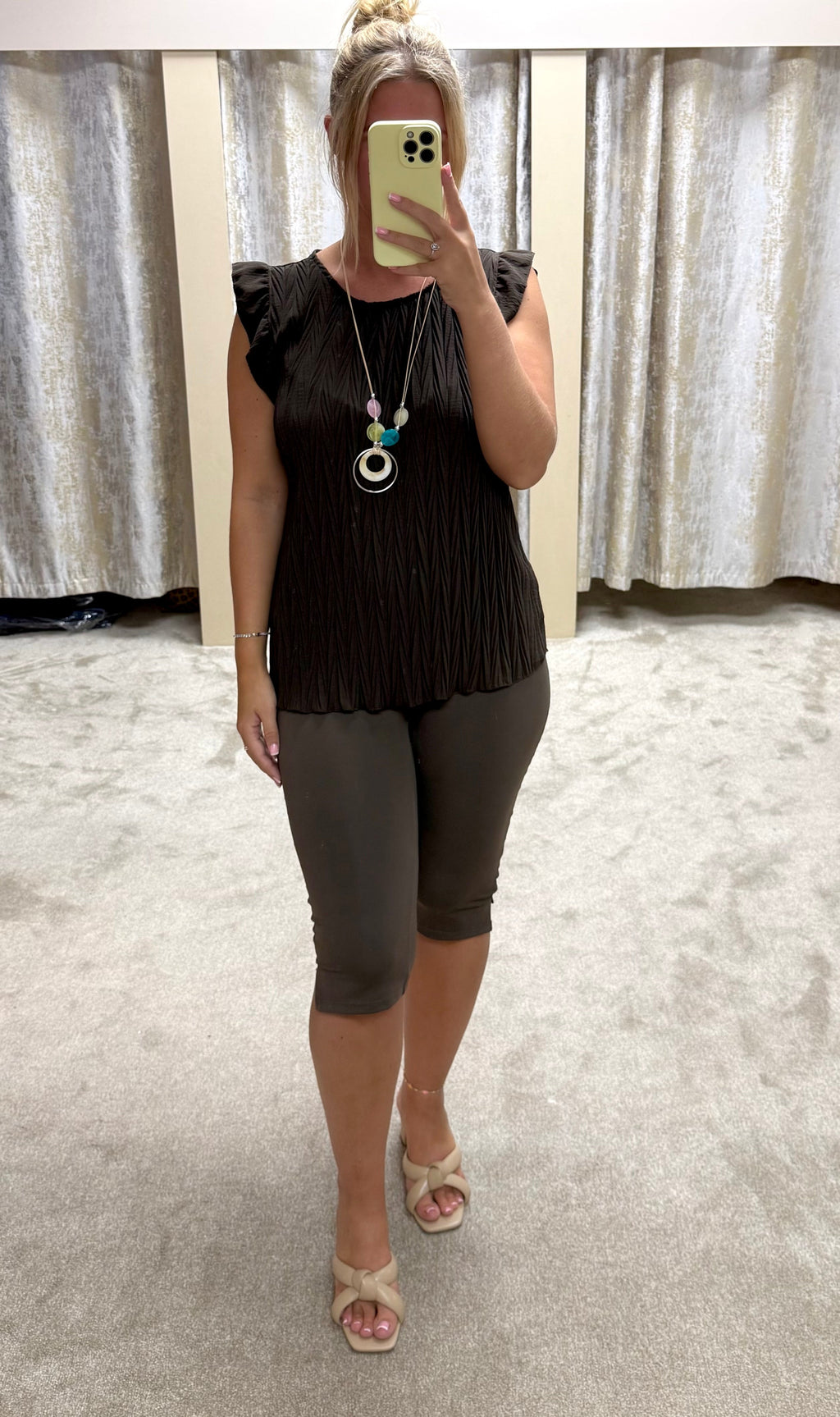 Frill Sleeve Detail Pleated Top With Necklace