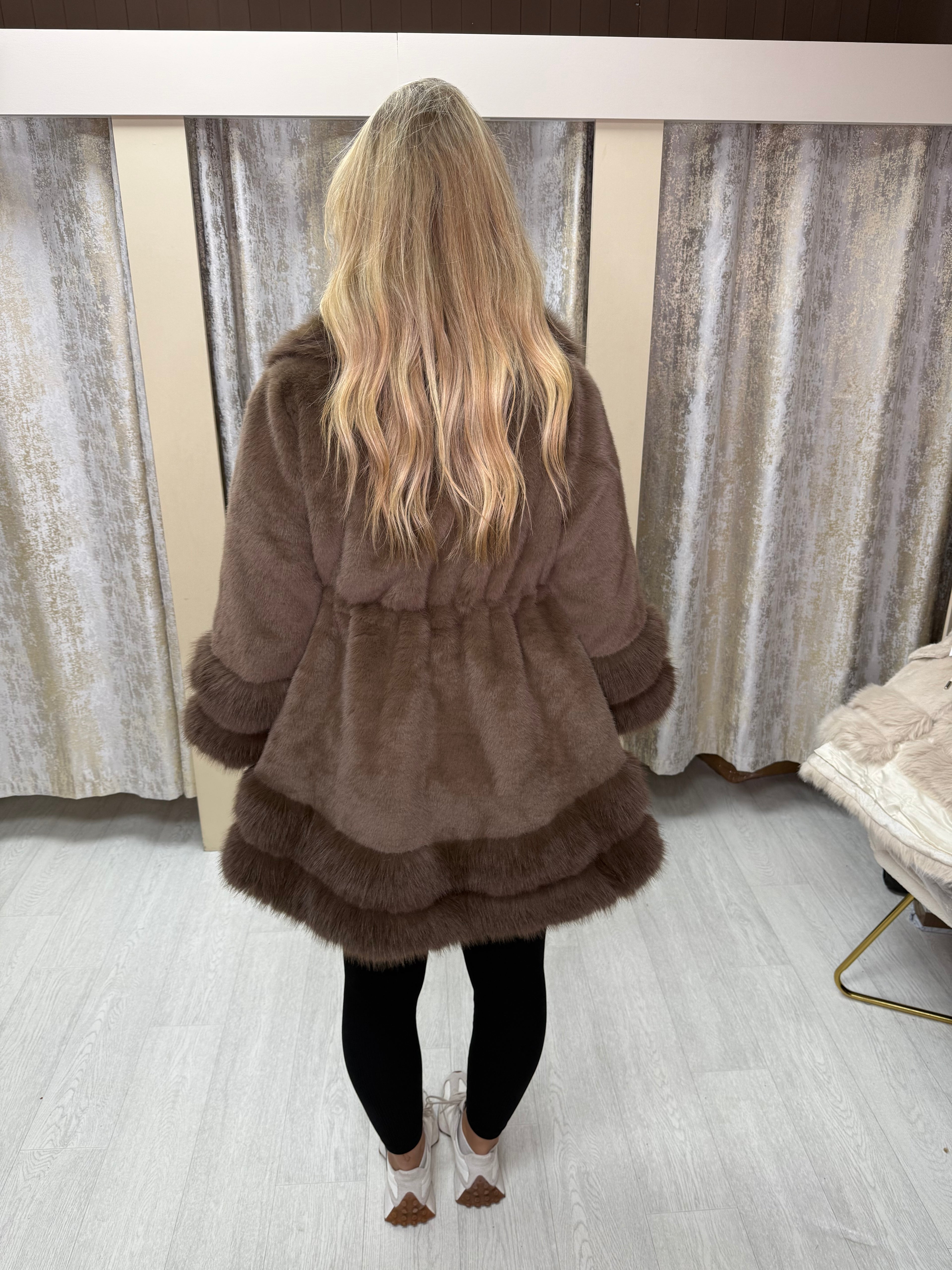 Elegant Faux Fur Trim Poncho