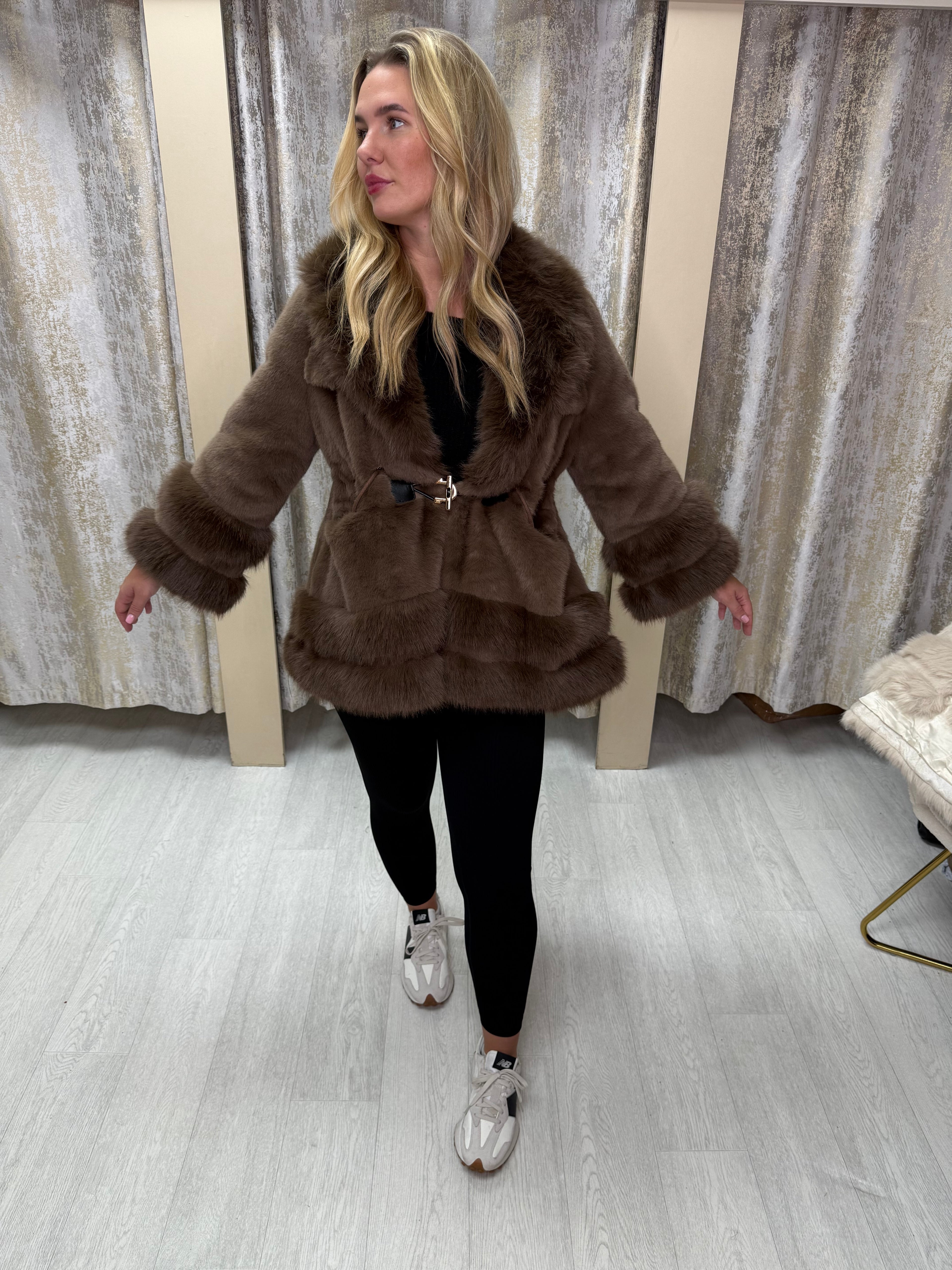 Elegant Faux Fur Trim Poncho