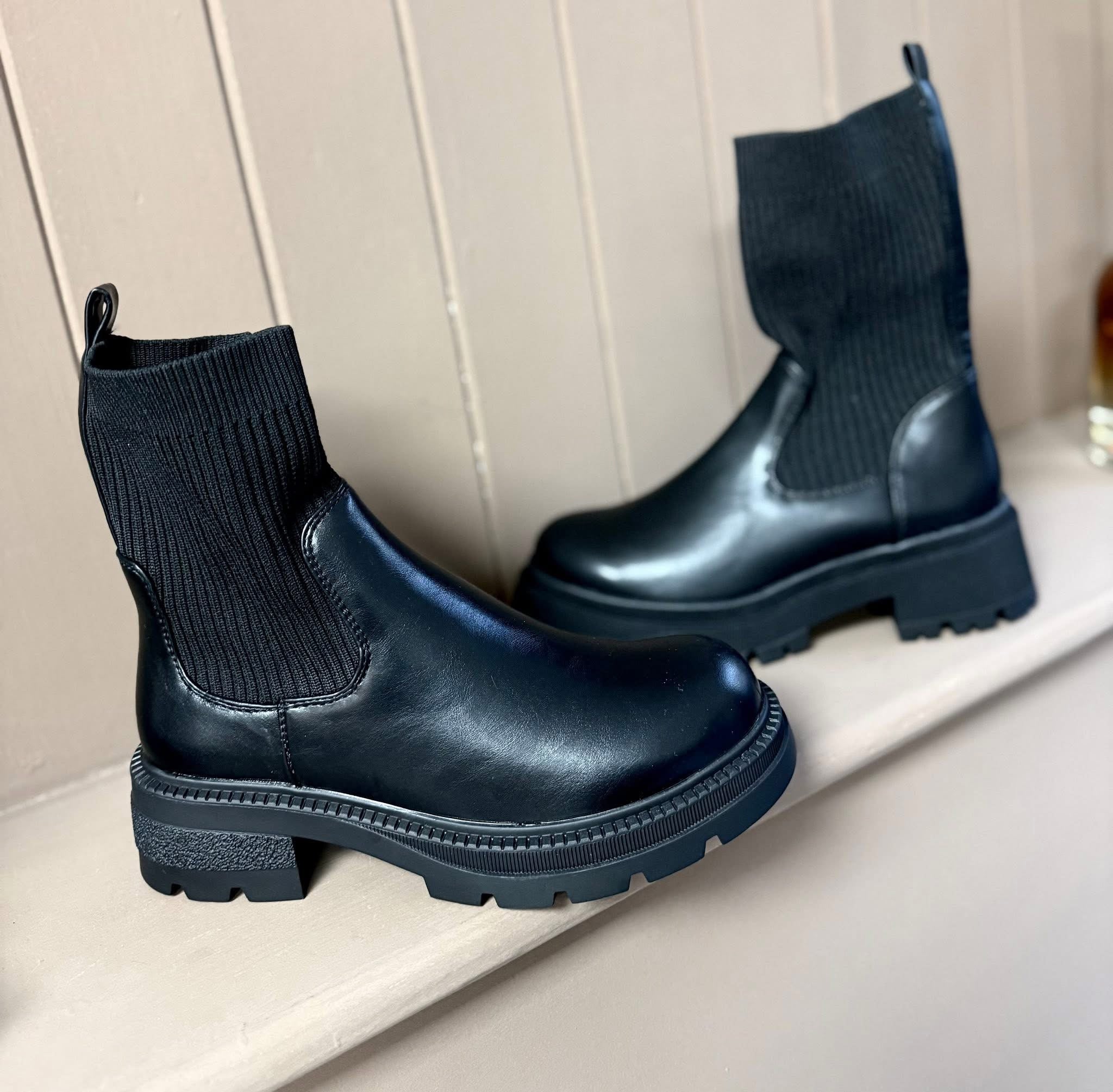 Knit Stretchy Chelsea Ankle Boots - Shorter Length - Black