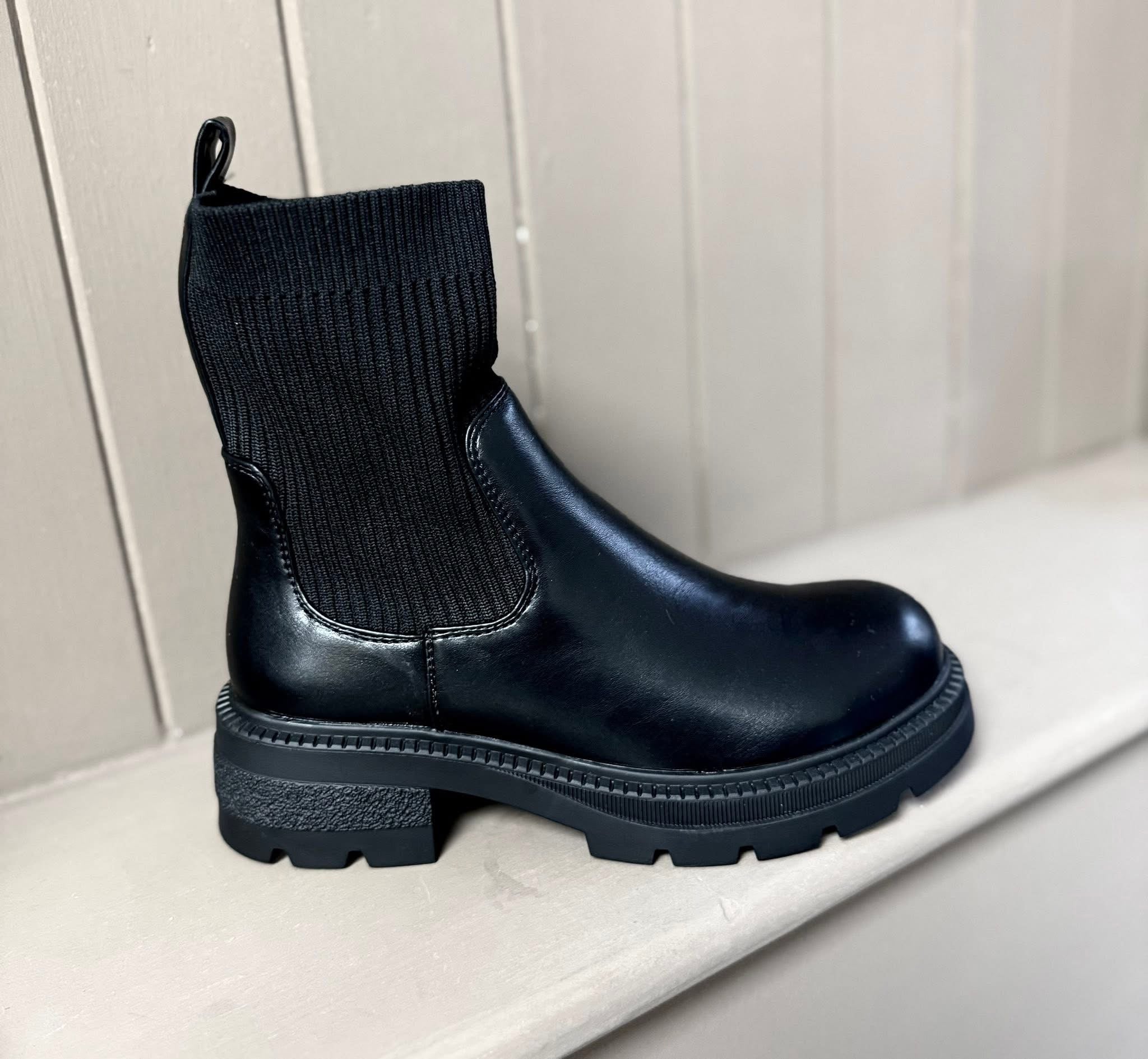 Knit Stretchy Chelsea Ankle Boots - Shorter Length - Black