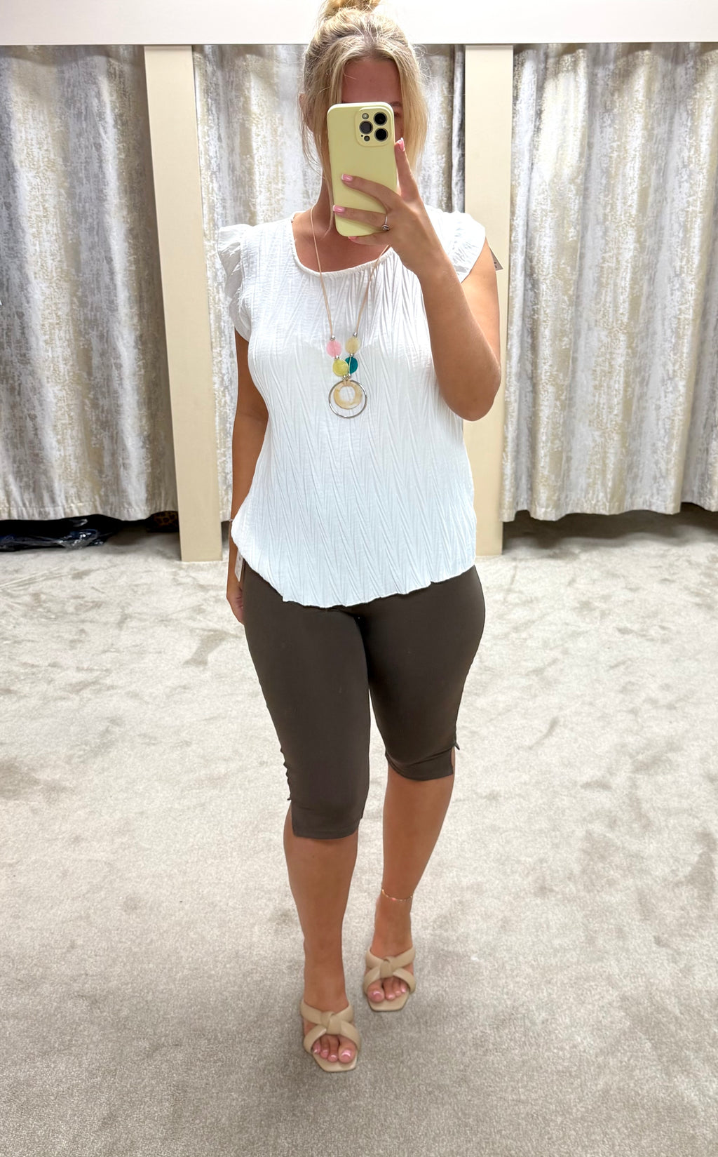 Frill Sleeve Pleated Top With Necklace