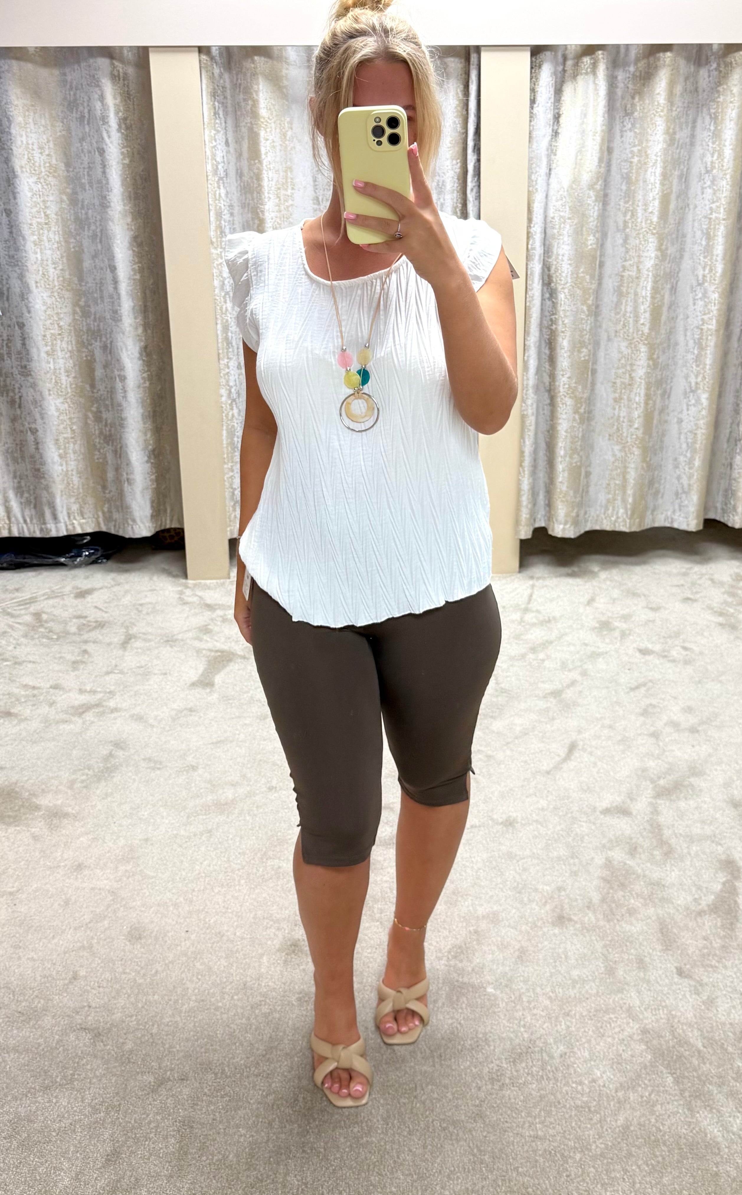 Frill Sleeve Pleated Top With Necklace